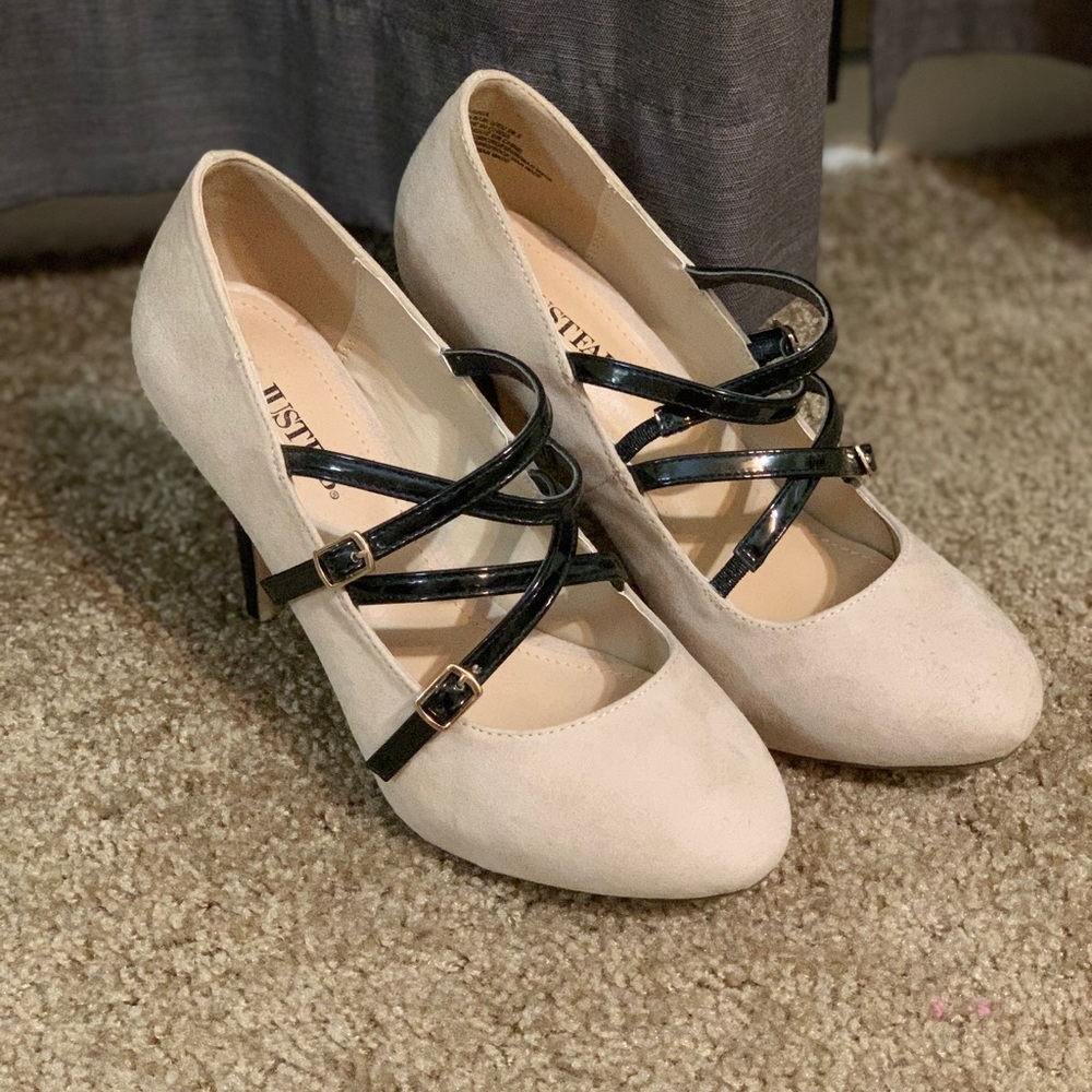 Zinnia Pumps